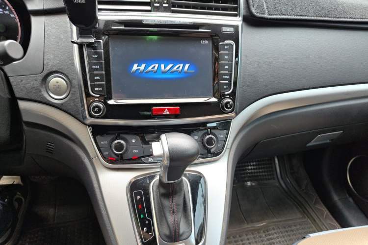Used Haval H6 2016 Upgraded Model 1.5T Automatic Two-Wheel Drive Elite Version Audio And AC Panel