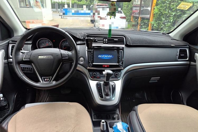 Used Haval H6 2016 Upgraded Model 1.5T Automatic Two-Wheel Drive Elite Version Center Console