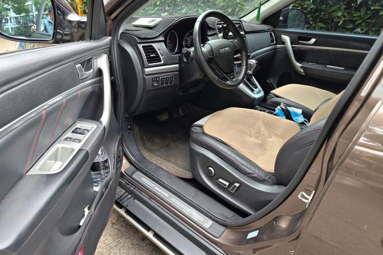 Used Haval H6 2016 Upgraded Model 1.5T Automatic Two-Wheel Drive Elite Version Driver Seat