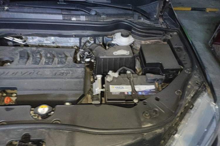 Used Haval H6 2016 Upgraded Model 1.5T Automatic Two-Wheel Drive Prestige Version Engine Bay Left
