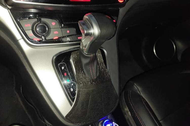 Used Haval H6 2016 Upgraded Model 1.5T Automatic Two-Wheel Drive Prestige Version Gear Lever