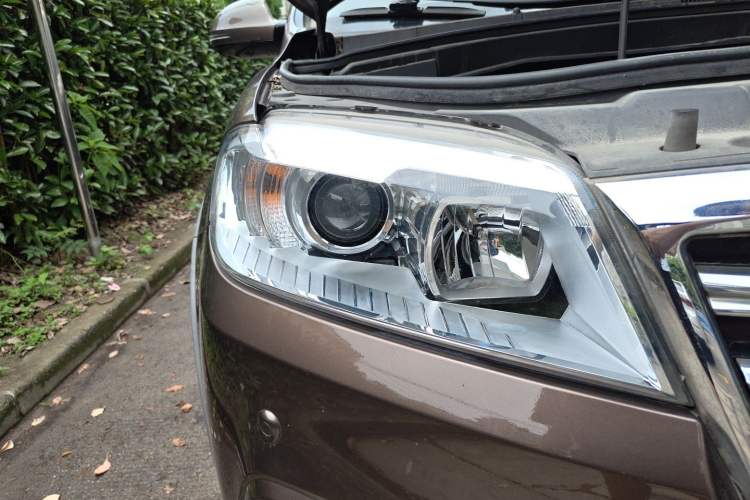 Used Haval H6 2016 Upgraded Model 1.5T Automatic Two-Wheel Drive Elite Version Right Front Headlight