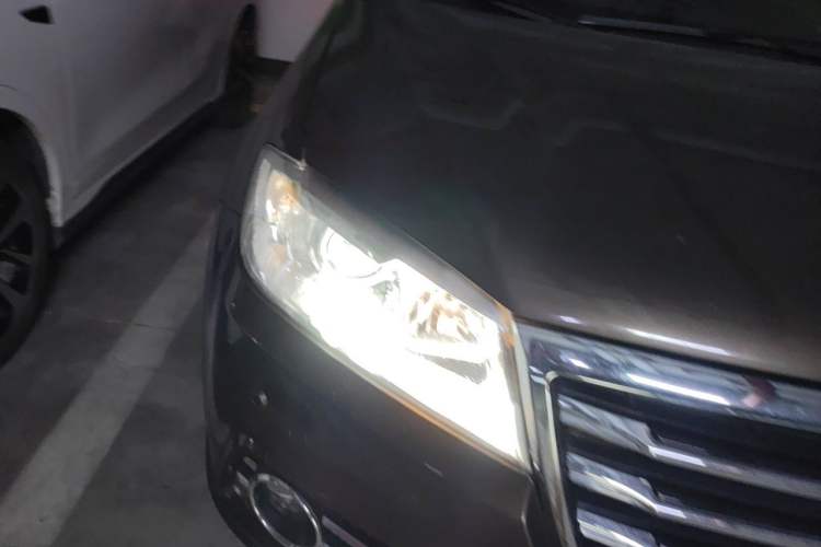 Used Haval H6 2016 Upgraded Model 1.5T Automatic Two-Wheel Drive Prestige Version Right Front Headlight