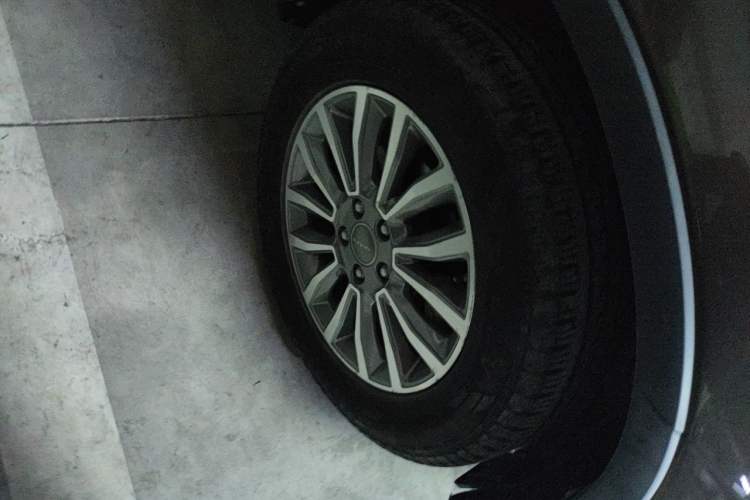 Used Haval H6 2016 Upgraded Model 1.5T Automatic Two-Wheel Drive Prestige Version Right Front Wheel Hub