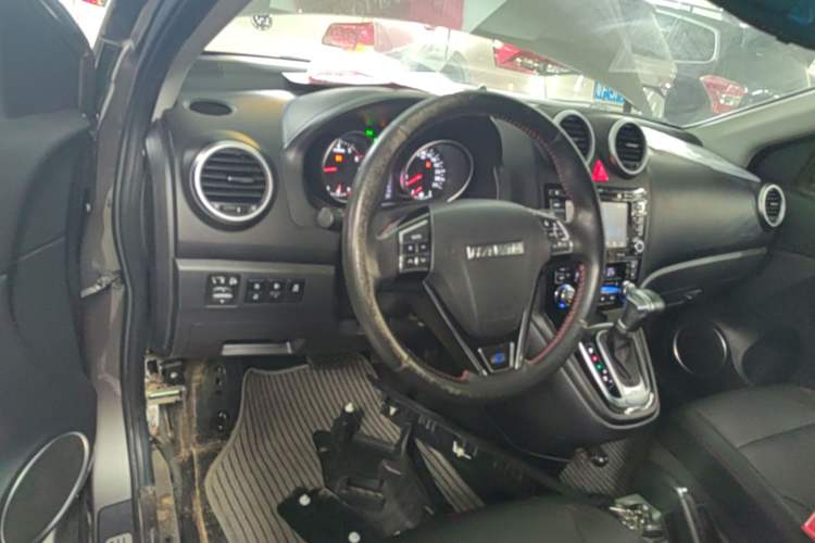 Used Haval H6 2016 Upgraded Model 1.5T Automatic Two-Wheel Drive Elite Version Center Console
