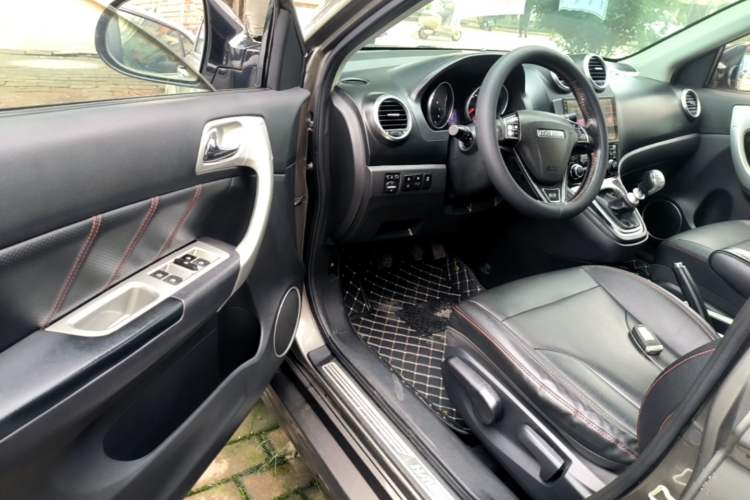 Used Haval H6 2016 Upgraded Model 1.5T Manual Two-Wheel Drive Elite Version Driver Seat