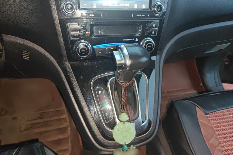 Used Haval H6 2016 Upgraded Model 1.5T Automatic Two-Wheel Drive Elite Version Gear Lever