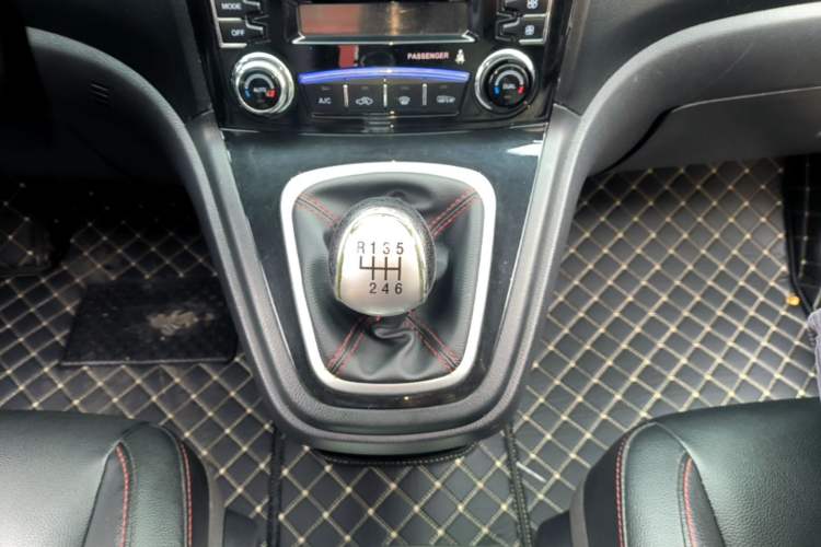 Used Haval H6 2016 Upgraded Model 1.5T Manual Two-Wheel Drive Elite Version Gear Lever