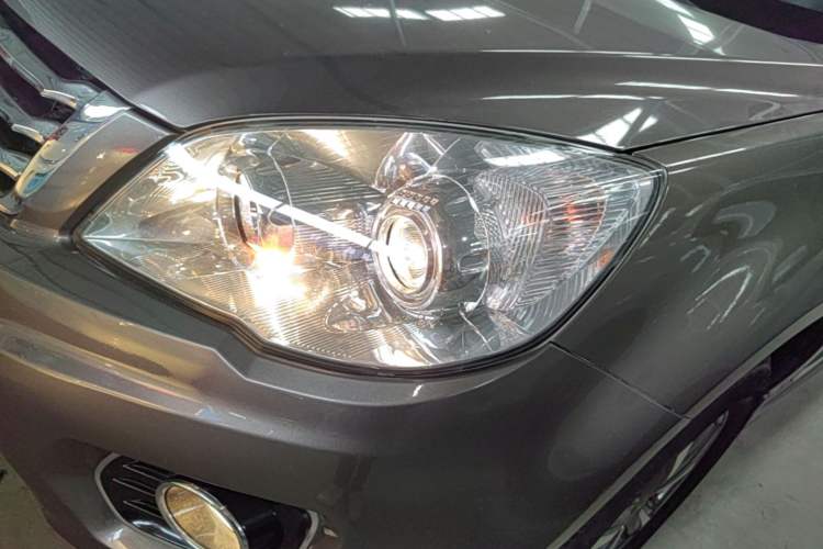 Used Haval H6 2016 Upgraded Model 1.5T Automatic Two-Wheel Drive Elite Version Left Front Headlight