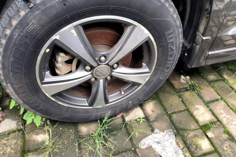 Used Haval H6 2016 Upgraded Model 1.5T Manual Two-Wheel Drive Elite Version Left Front Wheel Hub