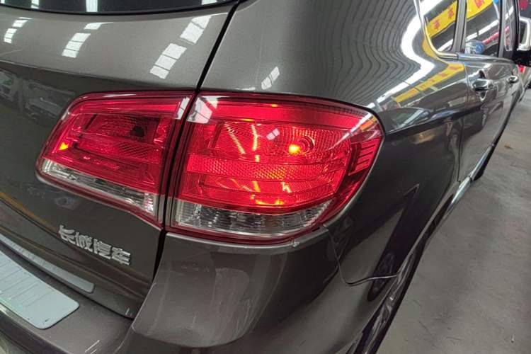 Used Haval H6 2016 Upgraded Model 1.5T Automatic Two-Wheel Drive Elite Version Right Rear Taillight