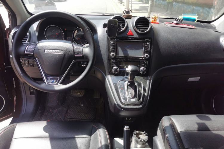 Used Haval H6 2016 Upgraded Model 1.5T Automatic Two-Wheel Drive Elite Version Center Console