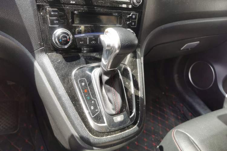 Used Haval H6 2016 Upgraded Model 1.5T Automatic Two-Wheel Drive Elite Version Gear Lever