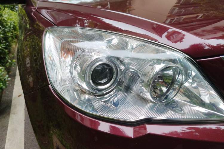 Used Haval H6 2016 Upgraded Model 1.5T Manual Two-Wheel Drive Value Edition Right Front Headlight