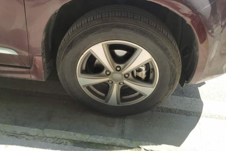 Used Haval H6 2016 Upgraded Model 1.5T Automatic Two-Wheel Drive Elite Version Right Front Wheel Hub