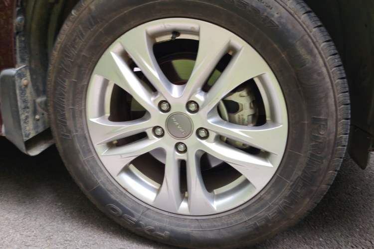 Used Haval H6 2016 Upgraded Model 1.5T Manual Two-Wheel Drive Value Edition Right Front Wheel Hub
