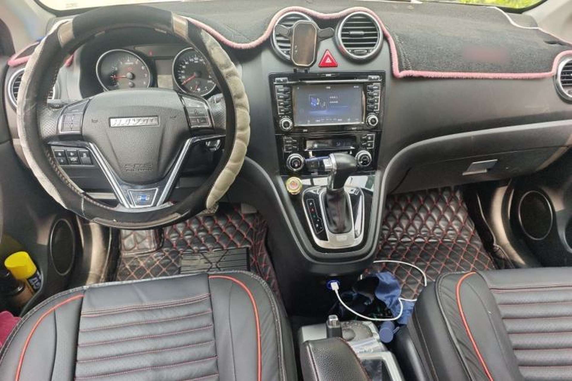 Used Haval H6 2016 Upgraded Model 1.5T Automatic Two-Wheel Drive Elite Version Center Console