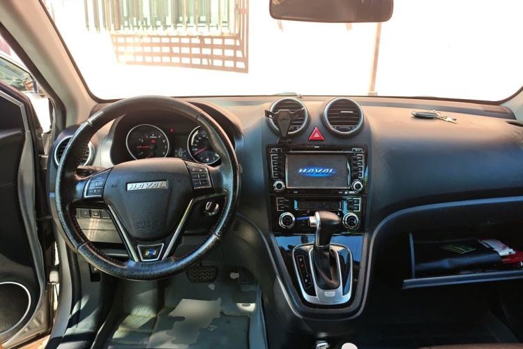 Used Haval H6 2016 Upgraded Model 1.5T Automatic Two-Wheel Drive Elite Version Center Console