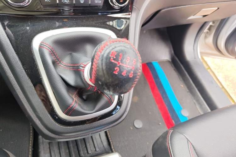 Used Haval H6 2016 Upgraded Model 1.5T Manual Two-Wheel Drive Elite Version Gear Lever