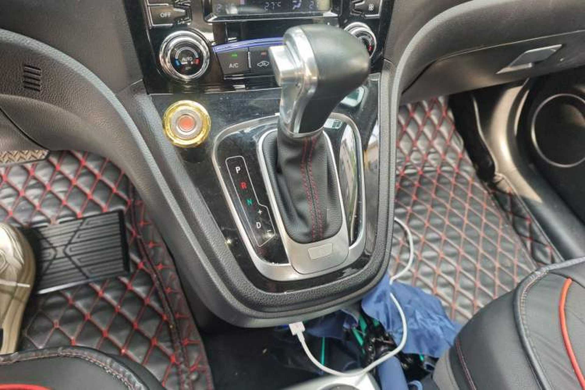Used Haval H6 2016 Upgraded Model 1.5T Automatic Two-Wheel Drive Elite Version Gear Lever