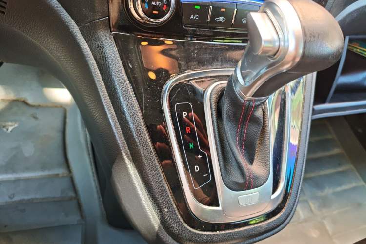 Used Haval H6 2016 Upgraded Model 1.5T Automatic Two-Wheel Drive Elite Version Gear Lever