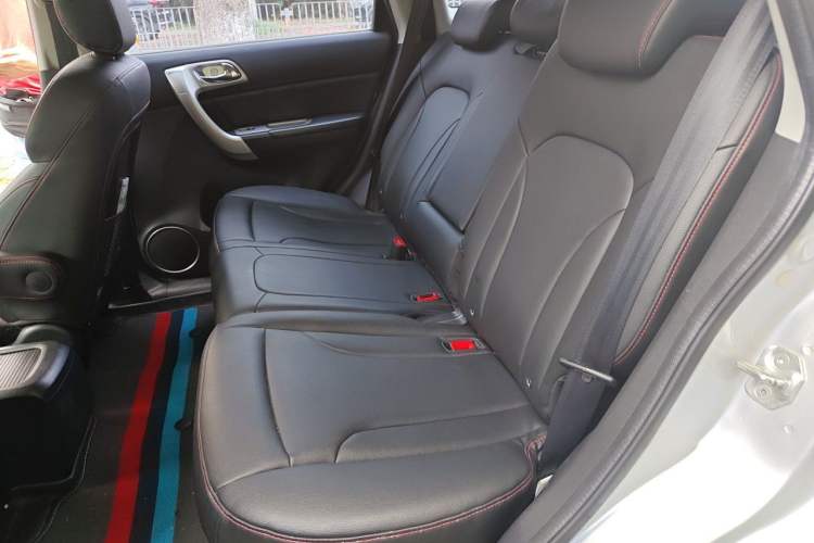 Used Haval H6 2016 Upgraded Model 1.5T Manual Two-Wheel Drive Elite Version Left Rear Seat