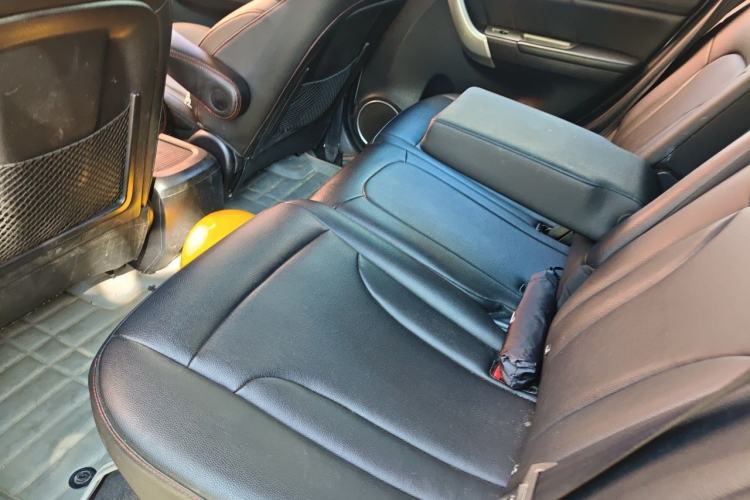 Used Haval H6 2016 Upgraded Model 1.5T Automatic Two-Wheel Drive Elite Version Left Rear Seat