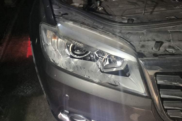 Used Haval H6 2016 Upgraded Model 1.5T Automatic Two-Wheel Drive Prestige Version Right Front Headlight
