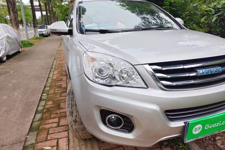 Used Haval H6 2016 Upgraded Model 1.5T Manual Two-Wheel Drive Elite Version Right Front Headlight