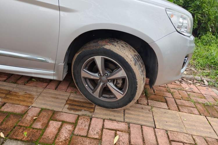 Used Haval H6 2016 Upgraded Model 1.5T Manual Two-Wheel Drive Elite Version Right Front Wheel Hub