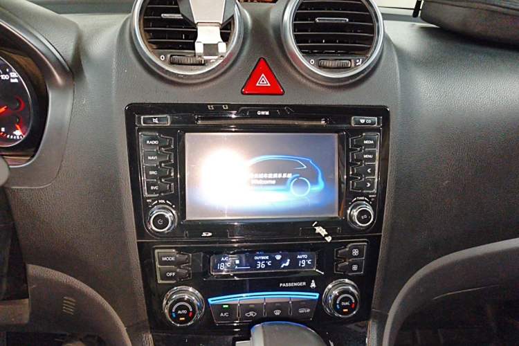 Used Haval H6 2016 Upgraded Model 1.5T Automatic Two-Wheel Drive Elite Version Audio And AC Panel