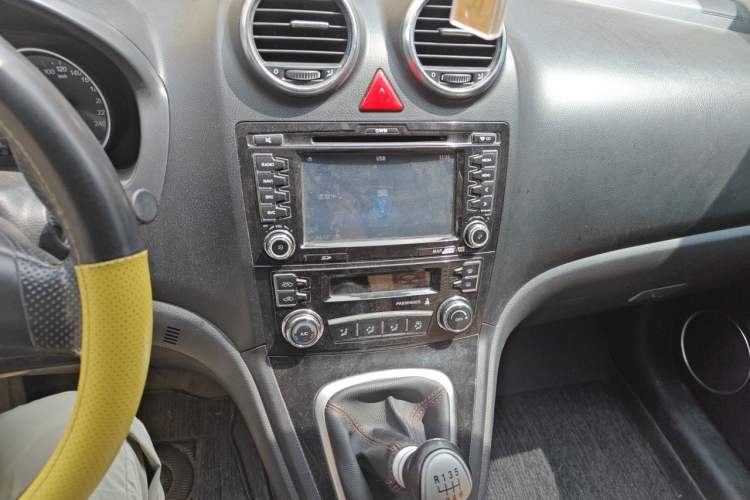 Used Haval H6 2016 Upgraded Model 1.5T Manual 4x4 Urban Version Audio And AC Panel