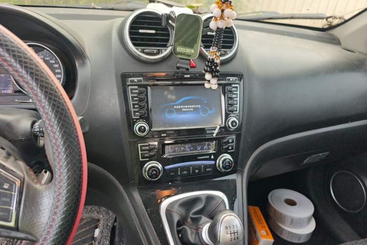 Used Haval H6 2016 Upgraded Model 1.5T Manual Two-Wheel Drive Elite Version Audio And AC Panel