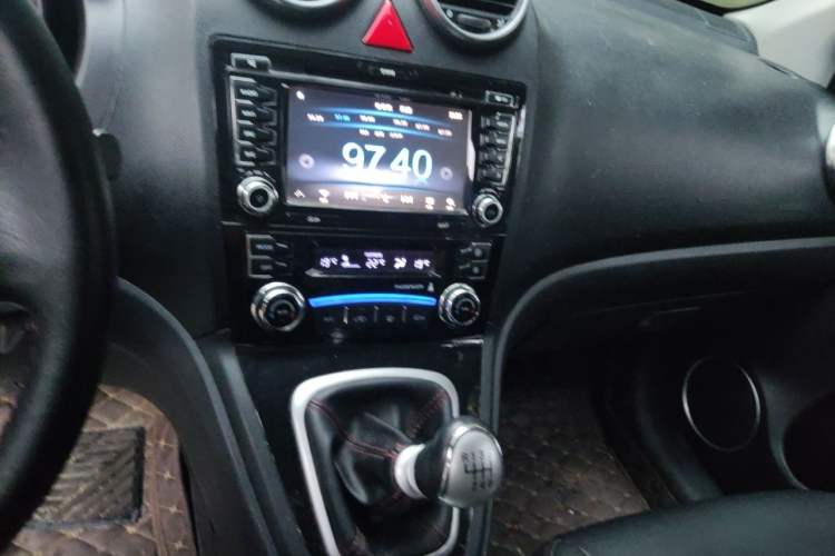 Used Haval H6 2016 Upgraded Model 1.5T Manual Two-Wheel Drive Elite Version Audio And AC Panel