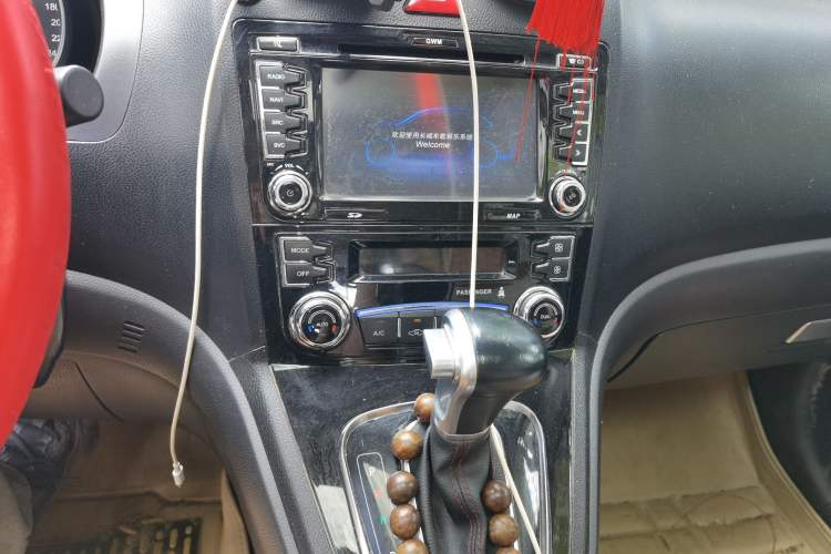 Used Haval H6 2016 Upgraded Model 1.5T Automatic Two-Wheel Drive Elite Version Audio And AC Panel