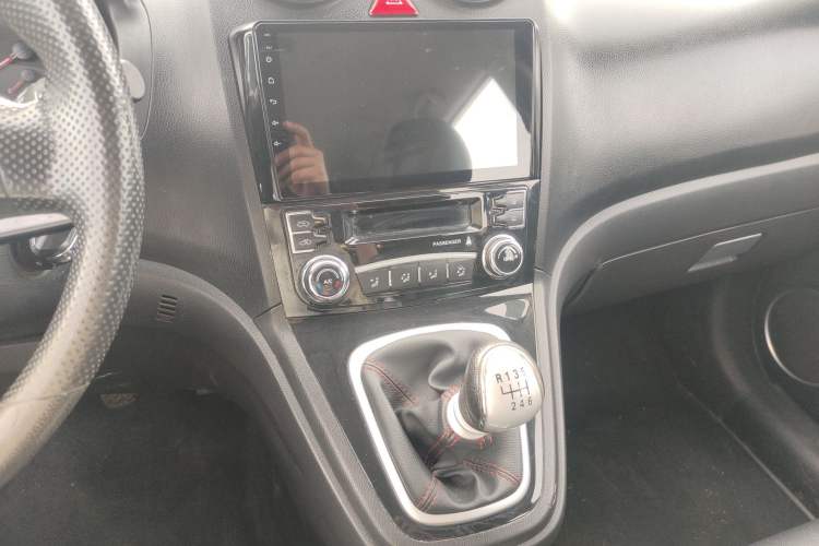 Used Haval H6 2016 Upgraded Model 1.5T Manual Two-Wheel Drive Urban Version Audio And AC Panel