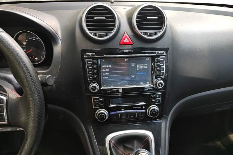 Used Haval H6 2016 Upgraded Model 1.5T Manual Two-Wheel Drive Elite Version Audio And AC Panel