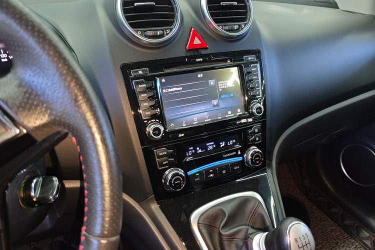 Used Haval H6 2016 Upgraded Model 1.5T Manual Two-Wheel Drive Elite Version Audio And AC Panel