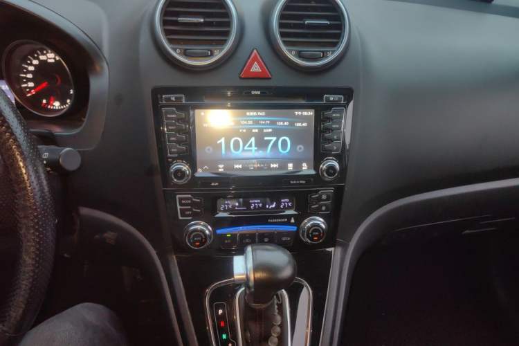 Used Haval H6 2016 Upgraded Model 1.5T Automatic Two-Wheel Drive Elite Version Audio And AC Panel