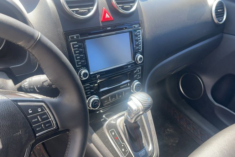 Used Haval H6 2016 Upgraded Model 1.5T Automatic Two-Wheel Drive Elite Version Audio And AC Panel