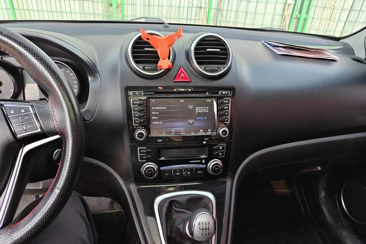 Used Haval H6 2016 Upgraded Model 1.5T Manual Two-Wheel Drive Elite Version Audio And AC Panel
