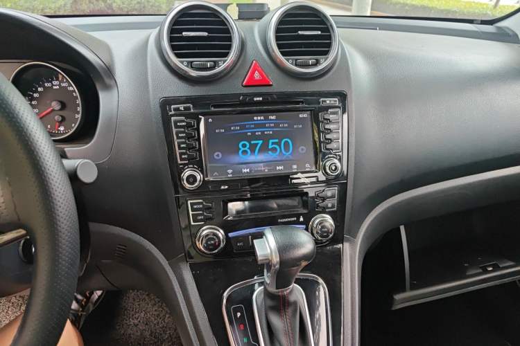 Used Haval H6 2016 Upgraded Model 1.5T Automatic Two-Wheel Drive Elite Version Audio And AC Panel