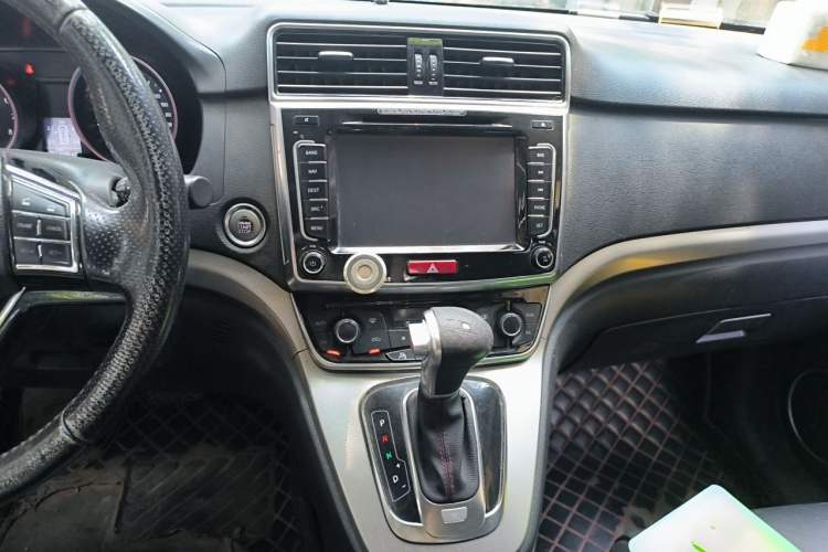 Used Haval H6 2016 Upgraded Model 1.5T Automatic Two-Wheel Drive Elite Version Audio And AC Panel