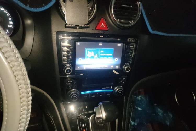 Used Haval H6 2016 Upgraded Model 1.5T Automatic Two-Wheel Drive Elite Version Audio And AC Panel