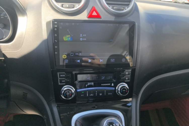 Used Haval H6 2016 Upgraded Model 1.5T Manual Two-Wheel Drive Elite Version Audio And AC Panel