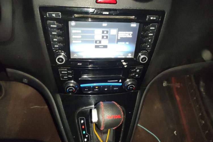 Used Haval H6 2016 Upgraded Model 1.5T Automatic Two-Wheel Drive Elite Version Audio And AC Panel