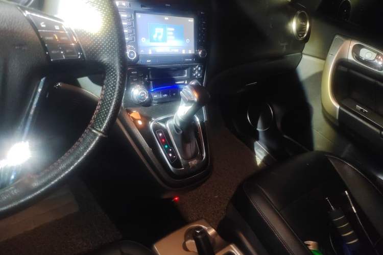 Used Haval H6 2016 Upgraded Model 1.5T Automatic Two-Wheel Drive Elite Version Audio And AC Panel