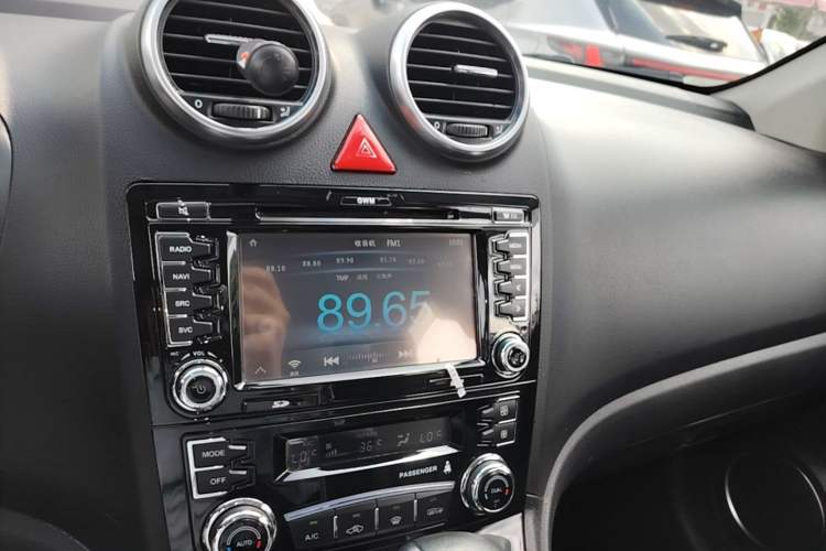 Used Haval H6 2016 Upgraded Model 1.5T Automatic Two-Wheel Drive Elite Version Audio And AC Panel