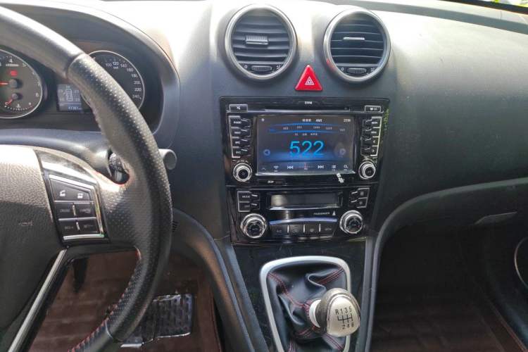 Used Haval H6 2016 Upgraded Model 1.5T Manual Two-Wheel Drive Elite Version Audio And AC Panel