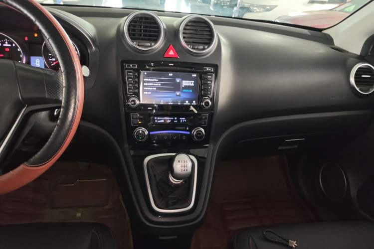Used Haval H6 2016 Upgraded Model 1.5T Manual Two-Wheel Drive Urban Version Audio And AC Panel